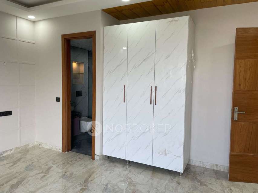 4 BHK Flat for Rent  In Sector 5