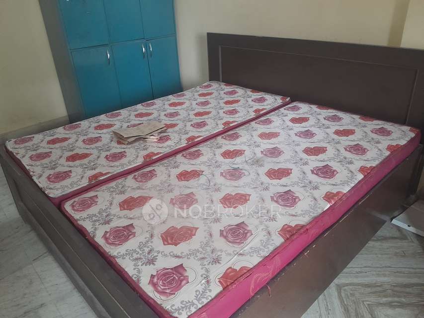 1 RK Flat In Sb for Rent  In  Sector 43