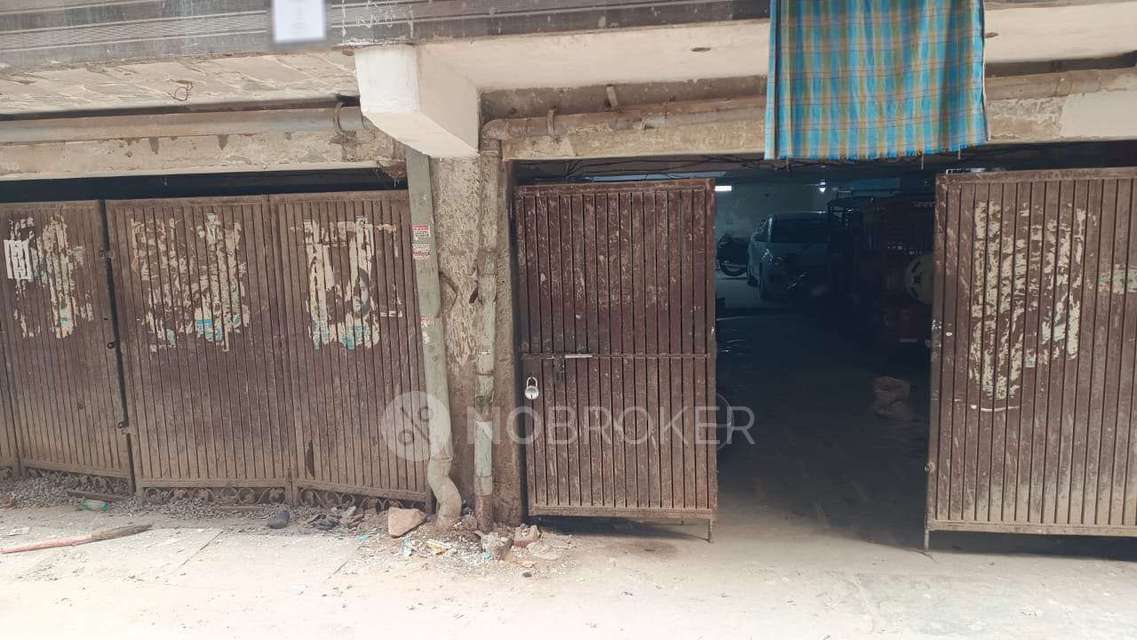 1 BHK Flat In Parlament Apartment  For Sale  In Madhu Vihar