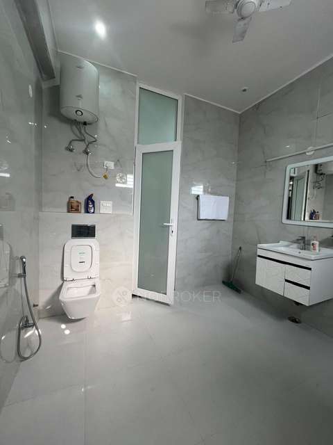 Commercial Property in Delta Iii, Greater Noida for Rent 