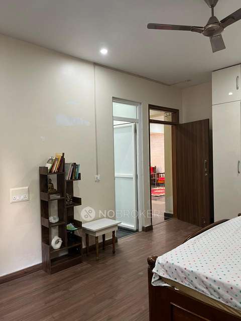 Commercial Property in Delta Iii, Greater Noida for Rent 