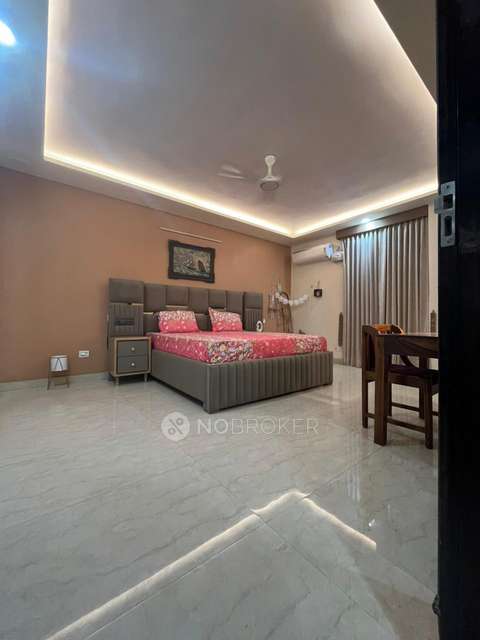 Commercial Property in Delta Iii, Greater Noida for Rent 