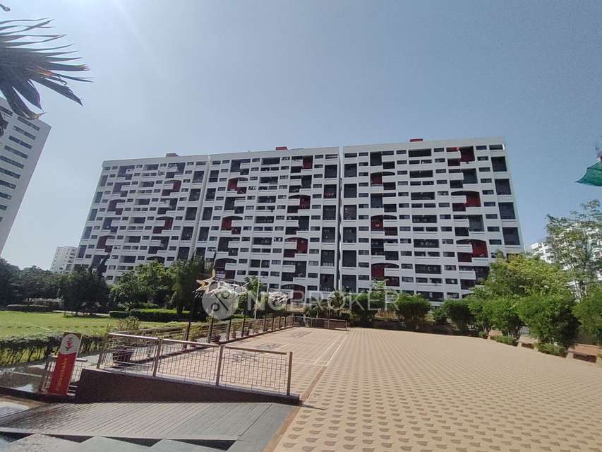 2 BHK Flat In Kumar Pebble Park, Hadapsar For Sale  In Hadapsar