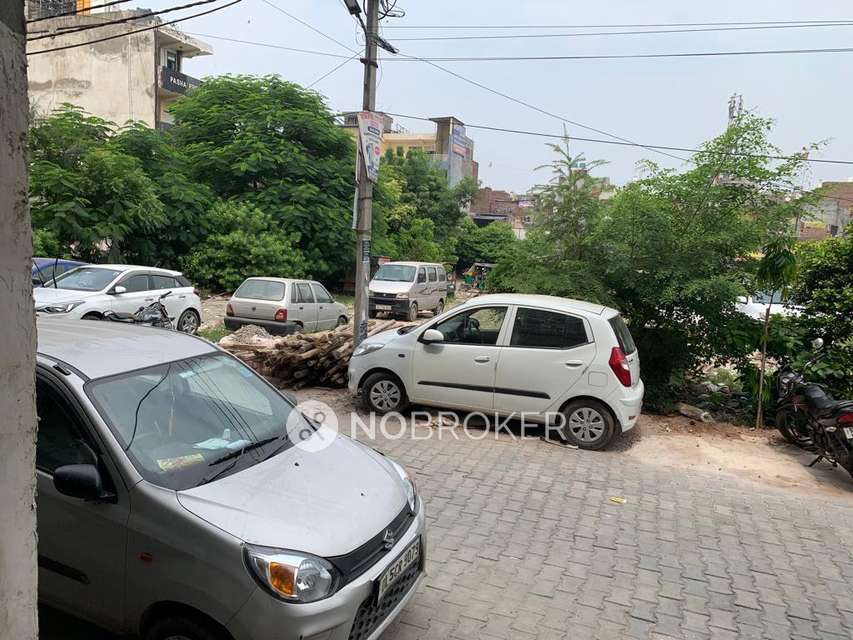 1 BHK Flat For Sale  In Dilshad Plaza