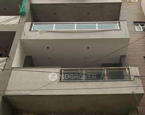 2 BHK Flat In Standalone Builidng for Rent  In Janakpuri