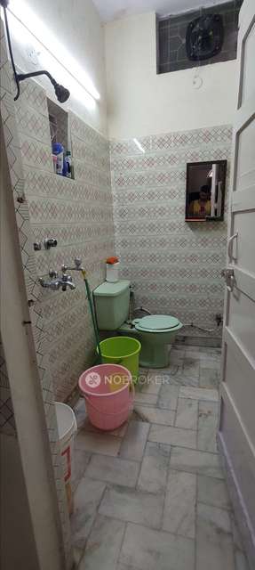 3 BHK Flat In Rwa Amritpuri B For Sale  In Kailash