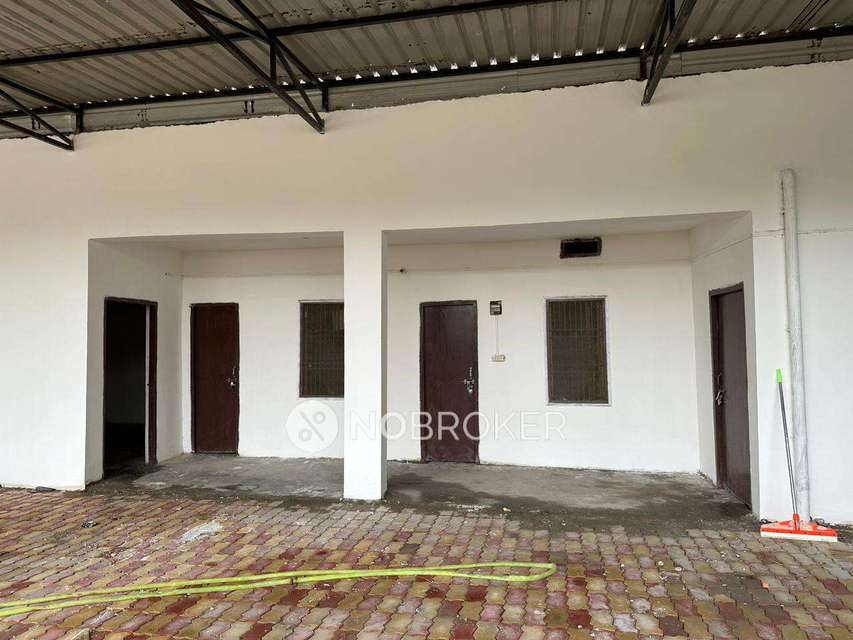 Office Space in Amrapali Dream Valley, Greater Noida for Rent 