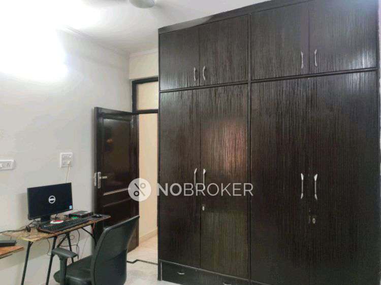 3 BHK Flat In Standalone Building   For Sale  In Patel Nagar