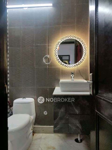 3 BHK Flat In Standalone Building   For Sale  In Patel Nagar