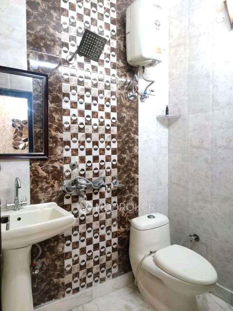 3 BHK Flat In Standalone Building   For Sale  In Patel Nagar