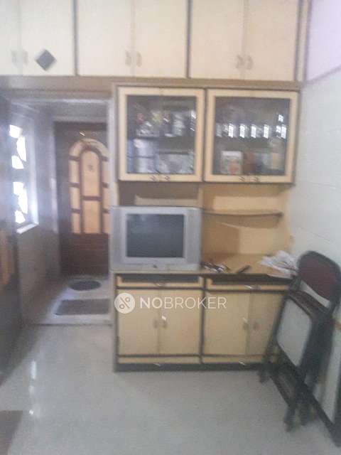 1 RK Flat For Sale  In  Malad West