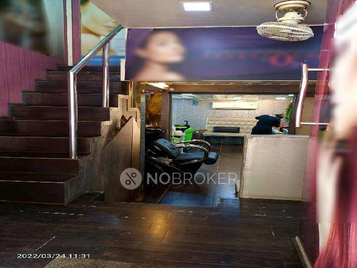 Shop in Lokhandwala Complex, Mumbai for sale 