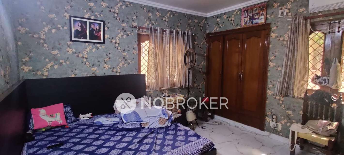 4+ BHK Flat In Standalone Building  For Sale  In  Civil Lines