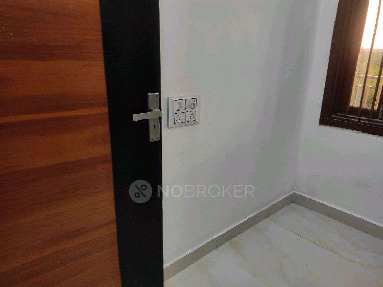 3 BHK Flat In Sb For Sale  In Dwarka Sector-3, Dwarka