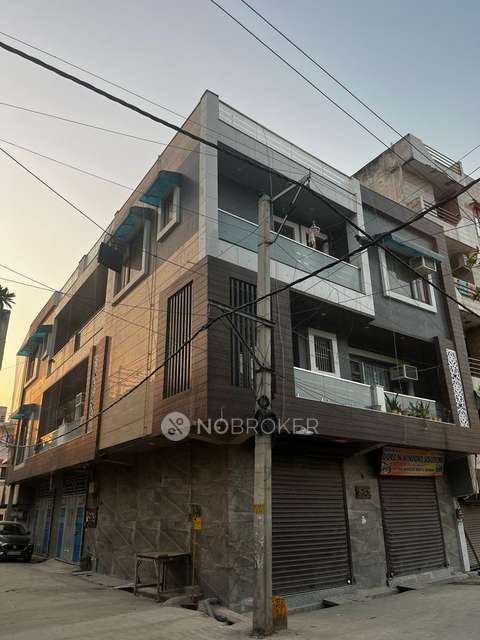 4 BHK Flat In Rwa Scoiety  For Sale  In Rohini