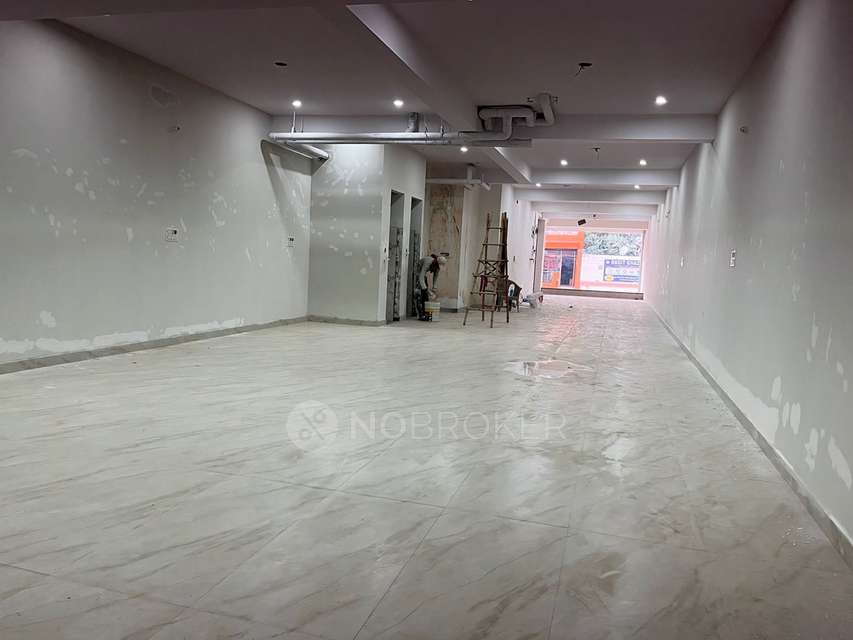 Showroom in Garhi, Raj Nagar Extension, Ghaziabad for Rent 