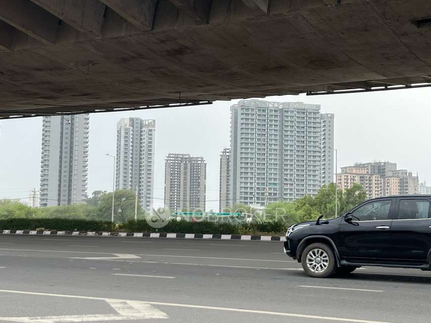 Shop in Sector 106, Gurgaon for Rent 