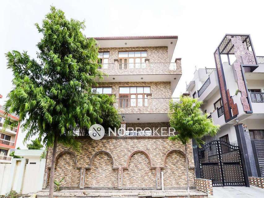 4+ BHK Flat For Sale  In  Sector 108