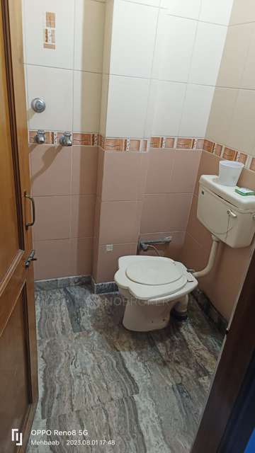 2 BHK Flat In Bk 2 Block,shalimar Bagh For Sale  In Shalimar Bagh Kali Bari Mandir