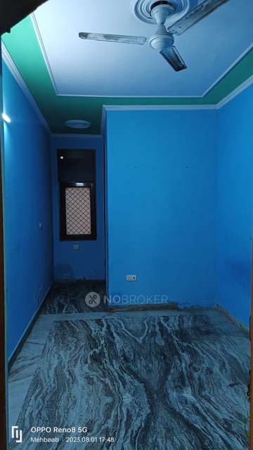 2 BHK Flat In Bk 2 Block,shalimar Bagh For Sale  In Shalimar Bagh Kali Bari Mandir