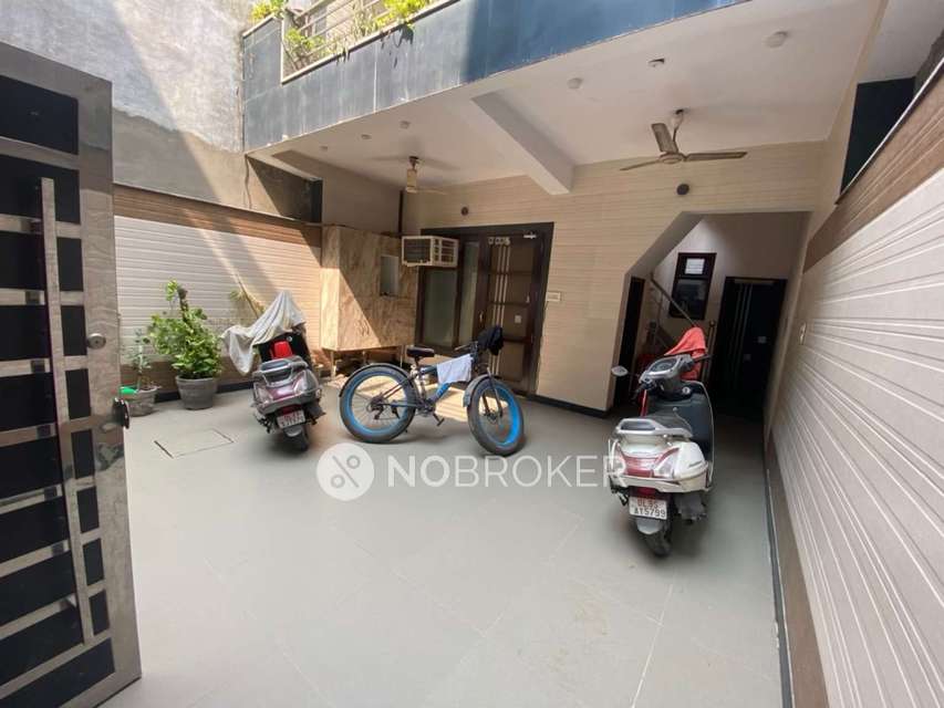 4+ BHK Flat For Sale  In Bawana