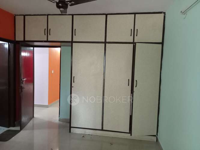 Monarch Manor Indiranagar Rent WITHOUT BROKERAGE Semifurnished 3 BHK