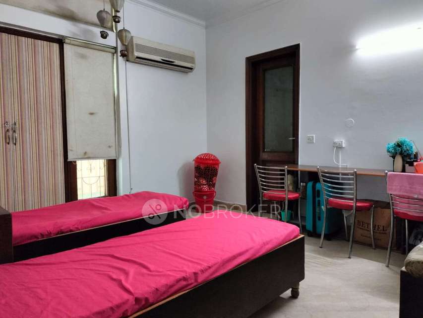 PG for Girls in South Moti Bagh