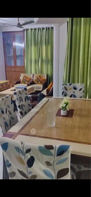 Single Room for Female In 2 BHK  In Asha Pushp Apartments In Kaushambi