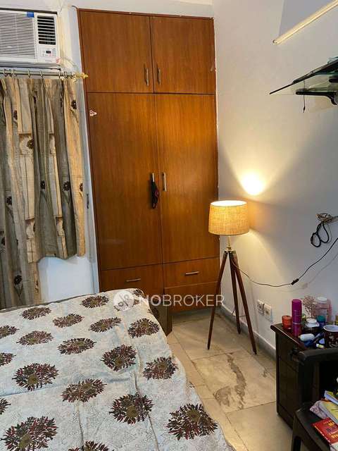 Single Room for Female In 2 BHK  In Shipra Suncity In Indirapuram