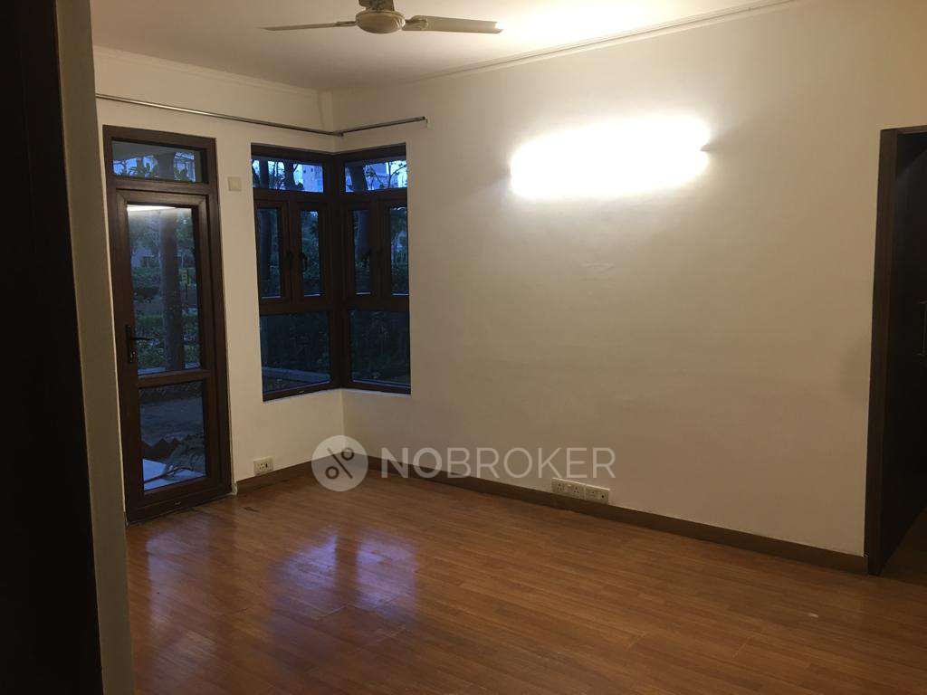 Vipul Belmonte Sector53 Rent WITHOUT BROKERAGE Semifurnished 3 BHK