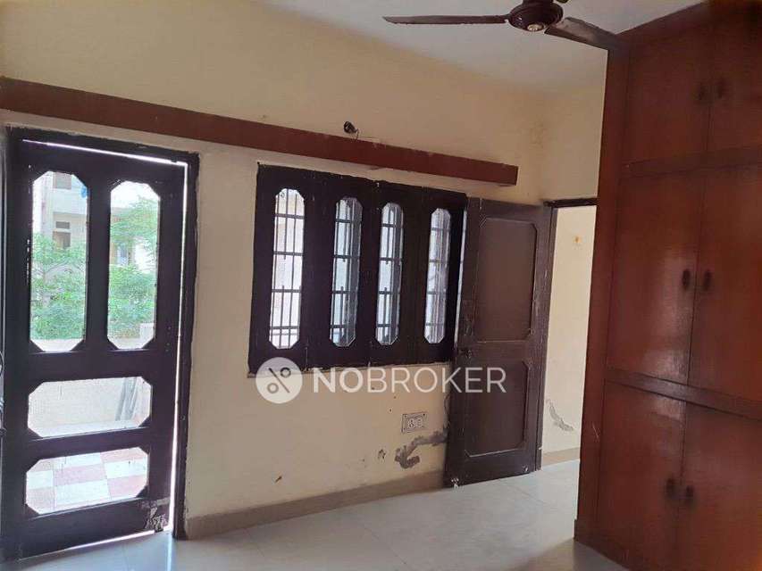 1 BHK House for Rent  In Sector 12