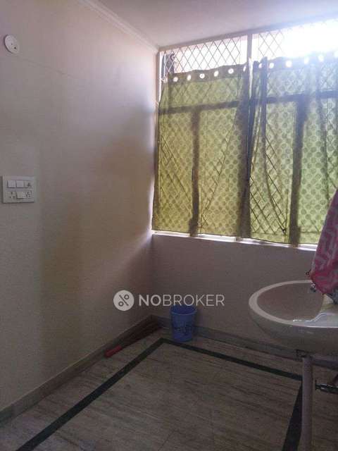 2 BHK Flat In Sb For Sale  In Sri Niwaspuri
