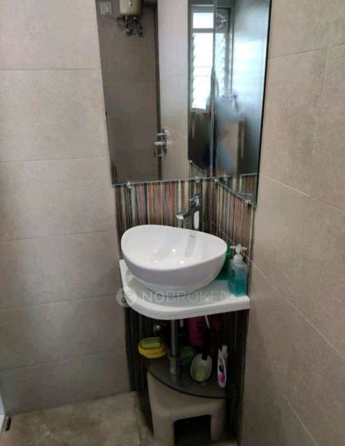 1 BHK Flat In Makhdoomi Palace For Sale  In Santacruz East