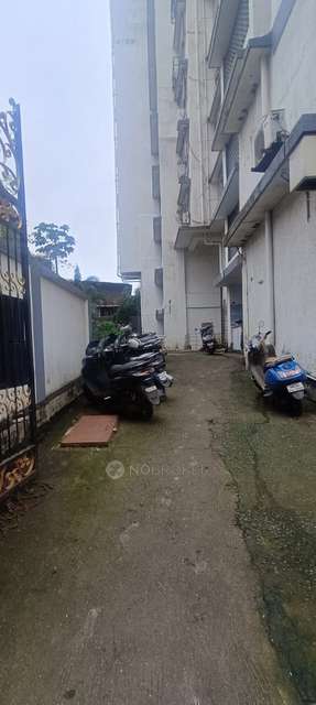 1 BHK Flat In Makhdoomi Palace For Sale  In Santacruz East