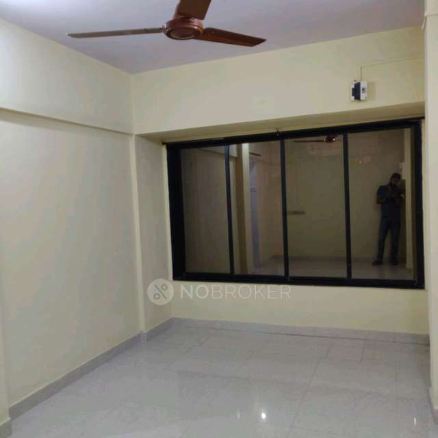 1 RK Flat In Saraf Choudhari Nagar Chs For Sale  In Kandivali East