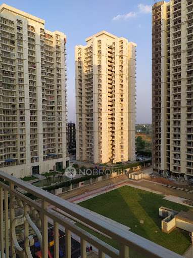 2 BHK Flat In Mahagun Mantraa Ii For Sale  In Sector 10