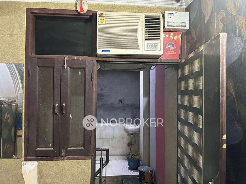 1 BHK Flat For Sale  In Janakpuri