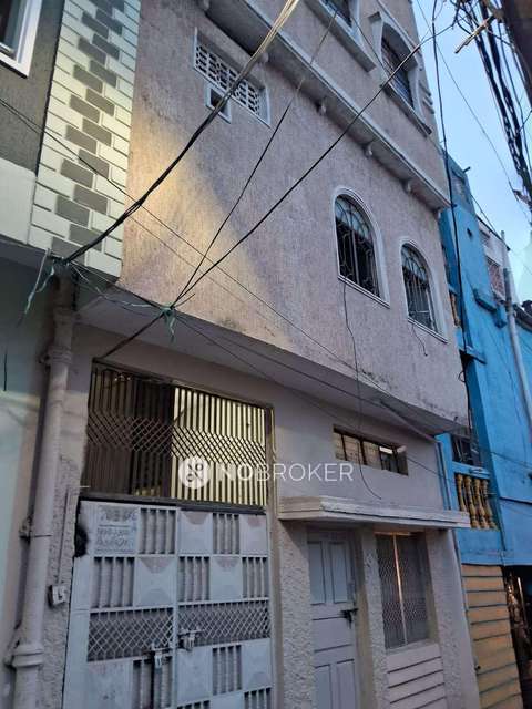 2 BHK Flat In Choti Sara For Sale  In Hussaini Alam
