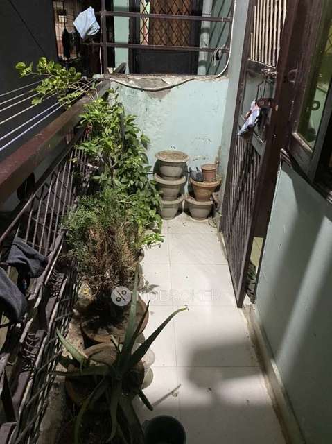 2 BHK Flat In H 4 For Sale  In Mustafa Masjid