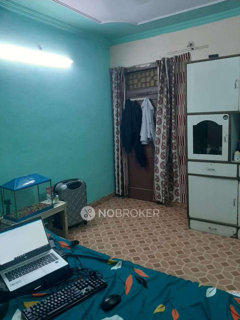 stand alone building Laxmi Nagar Rent WITHOUT BROKERAGE Fully