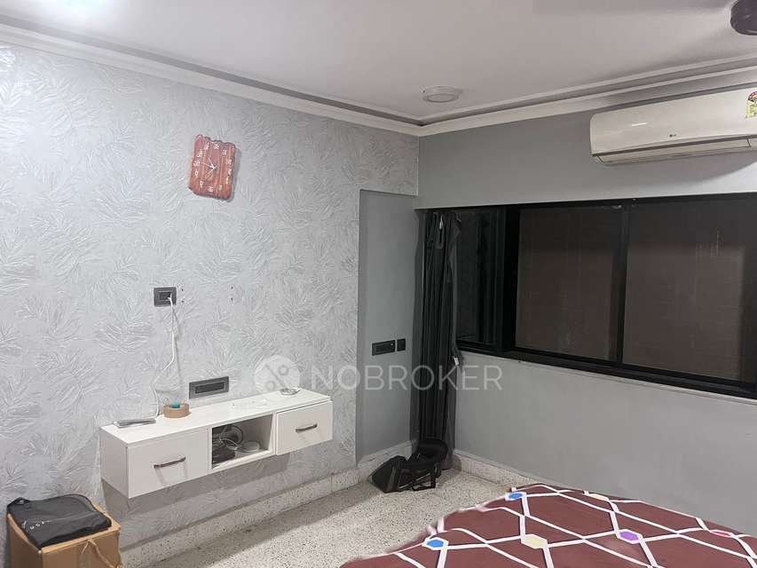 2 BHK Flat In Suraksha Chs For Sale  In Kandivali West