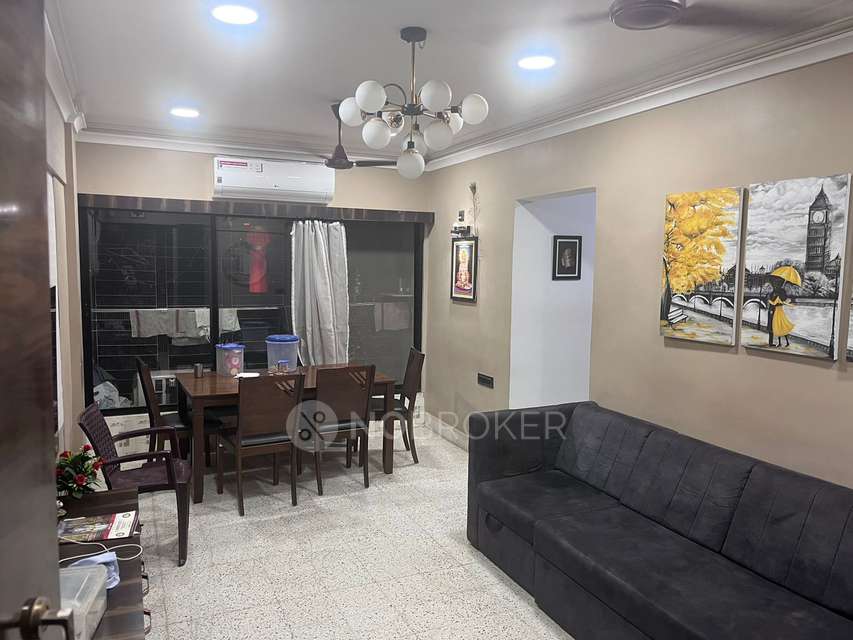 2 BHK Flat In Suraksha Chs For Sale  In Kandivali West