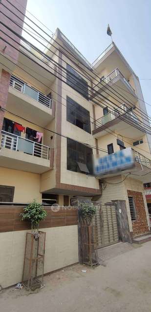 PG for Boys in Sector 40