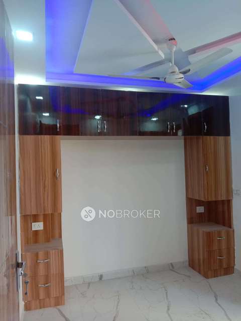 2 BHK Flat In Shyam Kunj For Sale  In Razapur Khurd