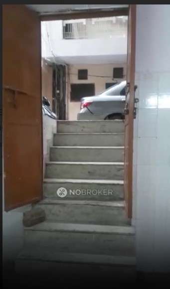 Shop in Patel Nagar, Delhi for sale 