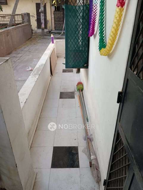 2 BHK Flat In Dda Flat For Sale  In Pitampura,