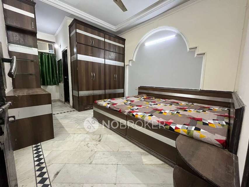 PG for Girls in Hudson Lane,