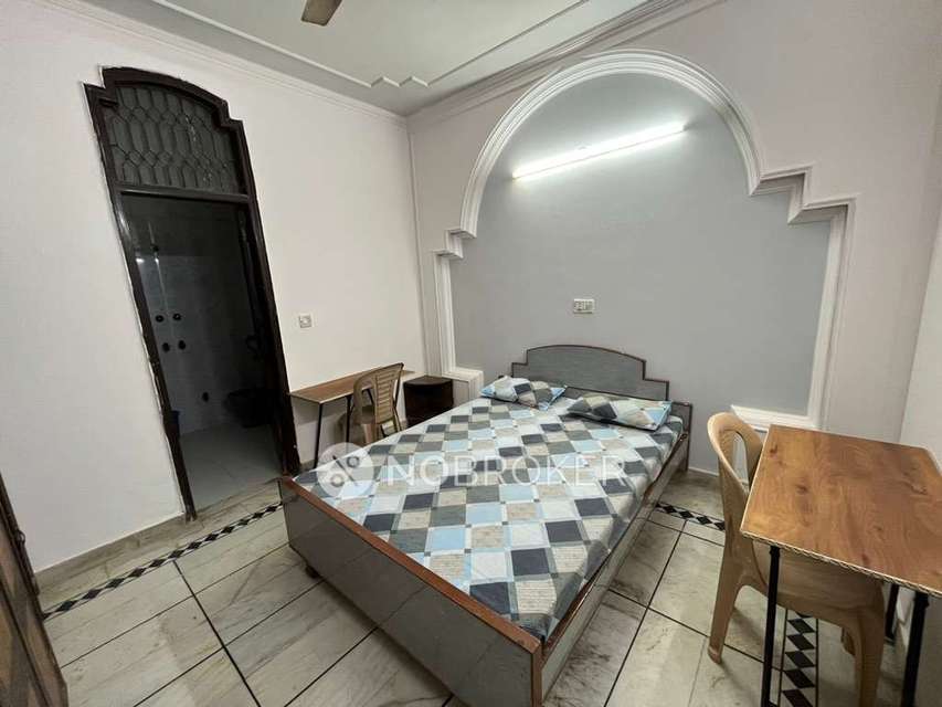 PG for Girls in Hudson Lane,