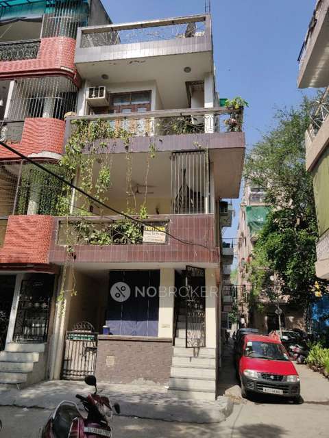 PG for Girls in Lajpat Nagar 4