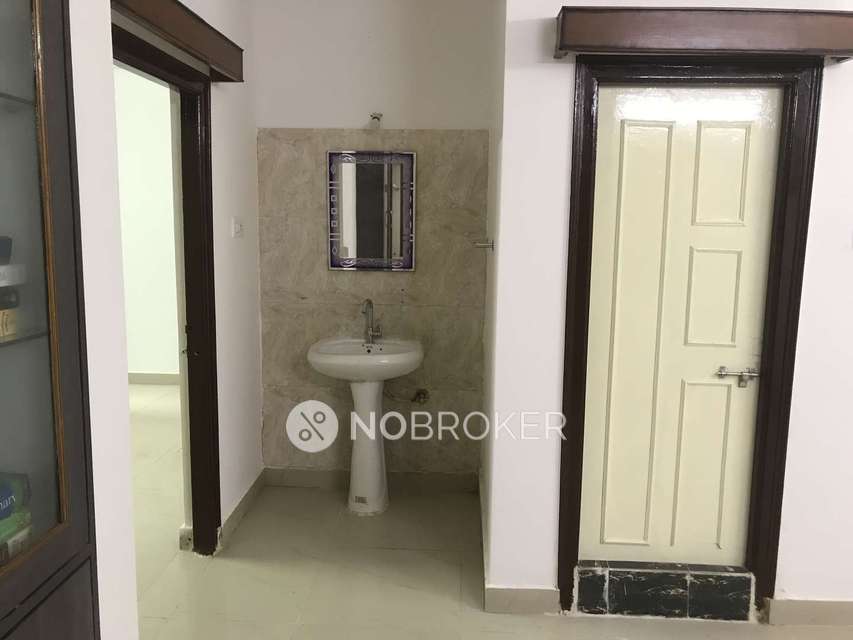 2 BHK Flat In Siddiqui Apartment For Sale  In Toli Chowki